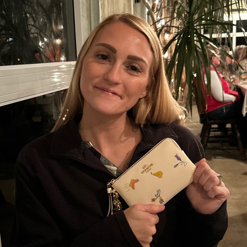 Meet your Posher, Alexandra